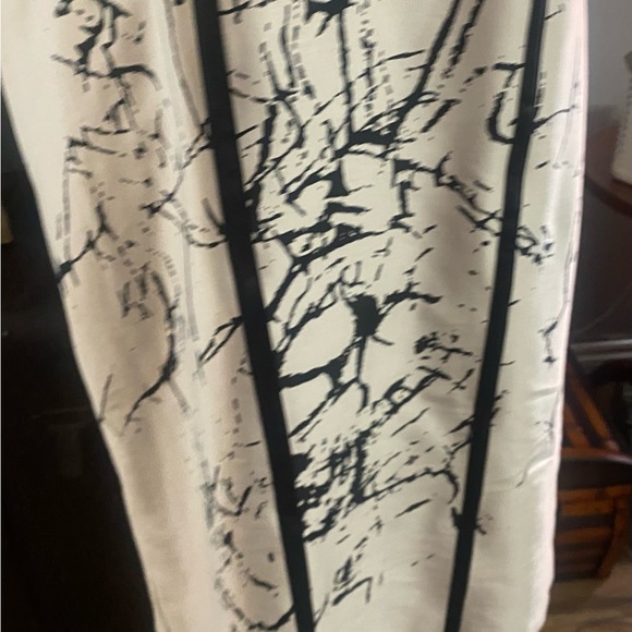 Elegant Black and White Dress - Picture 7 of 9